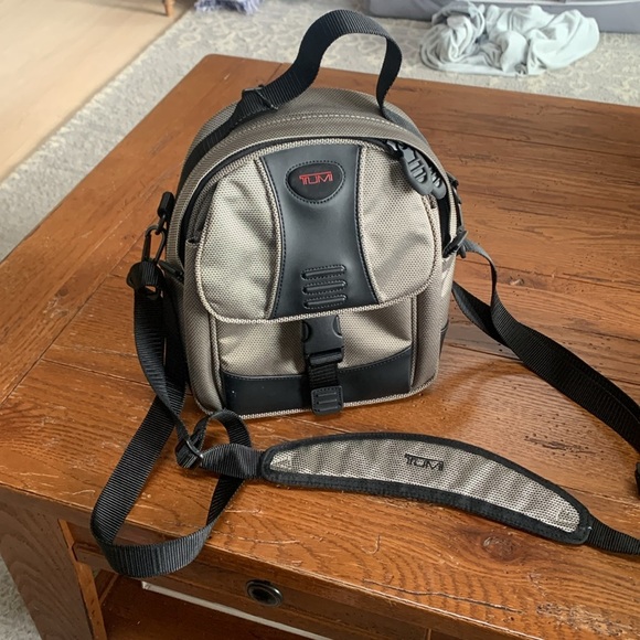 TUMI T2 Ballistic Silver and Black Camera Shoulder Crossbody Travel Bag 9x11x4 - Picture 5 of 12